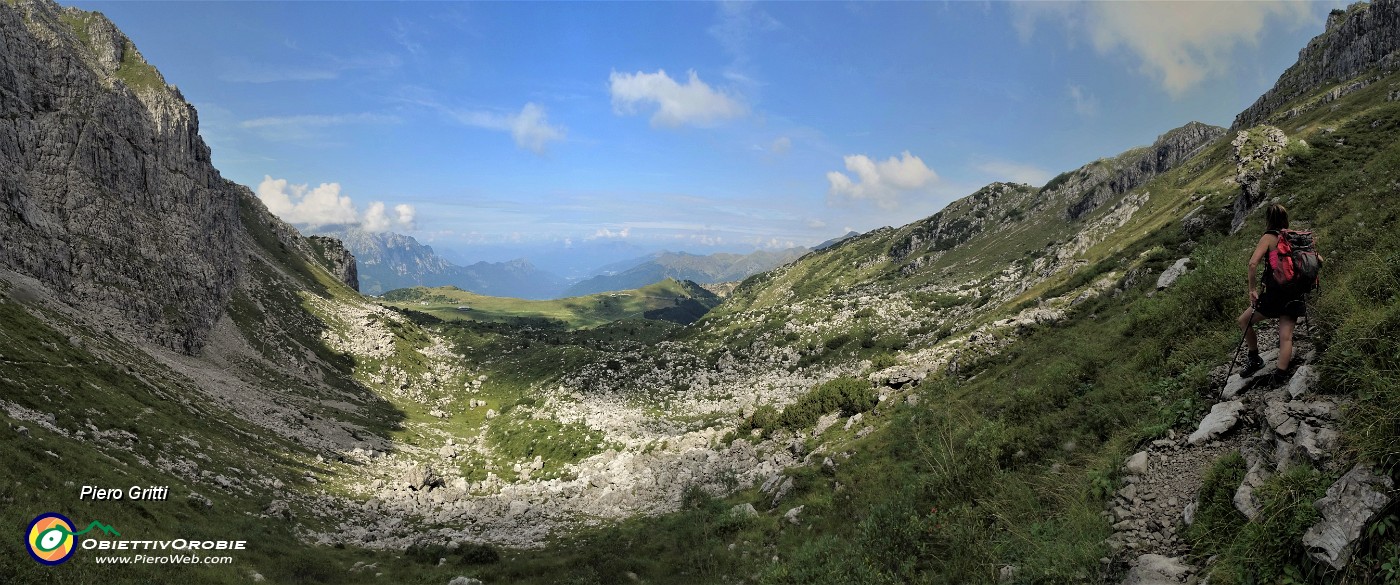 39 Bella vista sul Vallone dei mughi che stiamo percorrendo ad anello.jpg